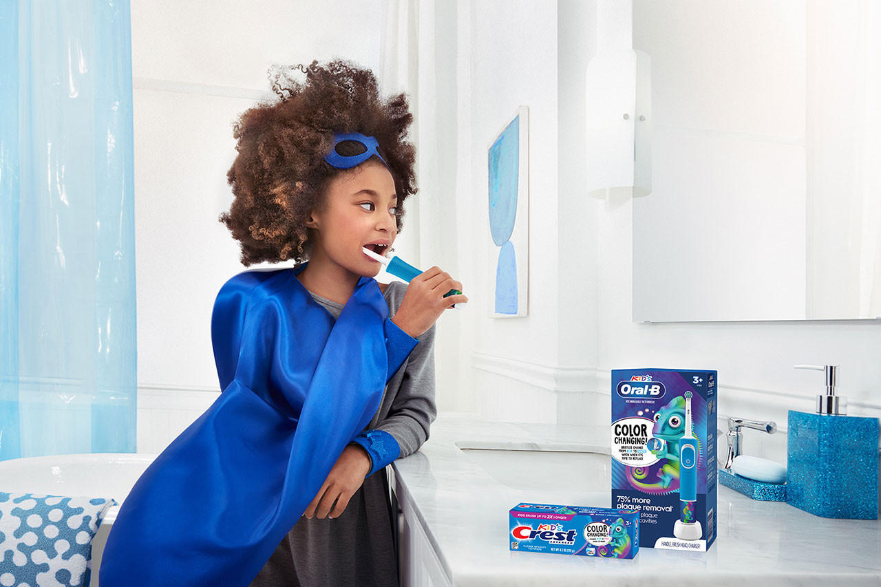 Oral-B + Crest Color Changing Electric Toothbrush Kids Bundle - Image 8