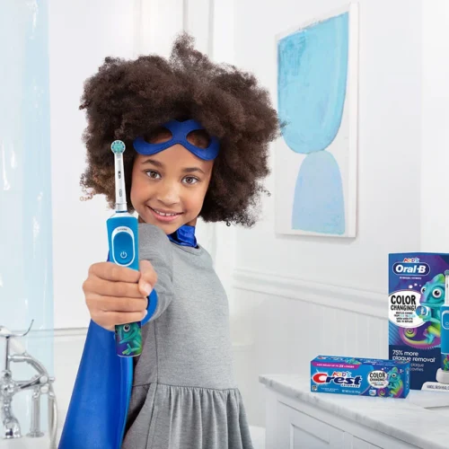 Oral-B + Crest Color Changing Electric Toothbrush Kids Bundle - Image 9
