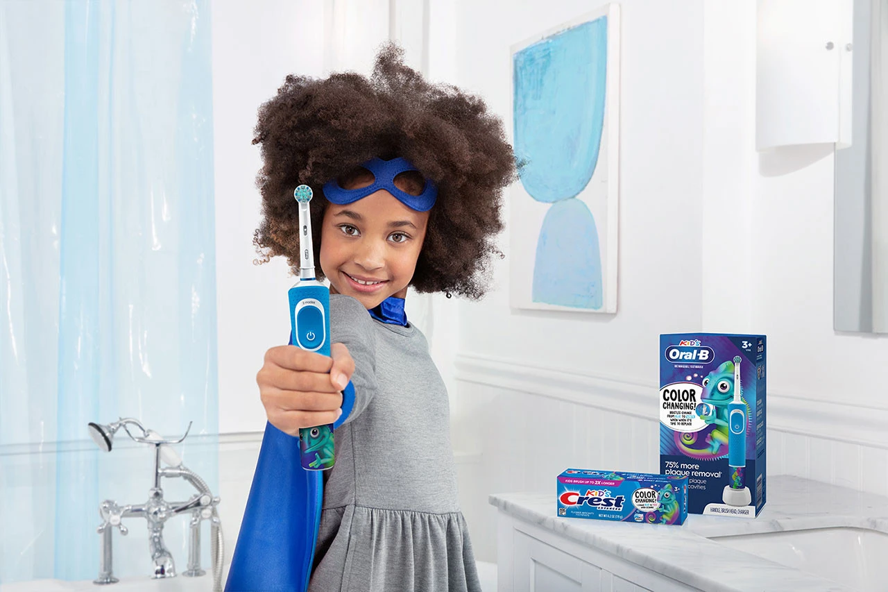 Oral-B + Crest Color Changing Electric Toothbrush Kids Bundle - Image 9